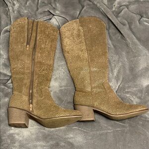 Pierre Dumas Tan Suede Heeled Boots